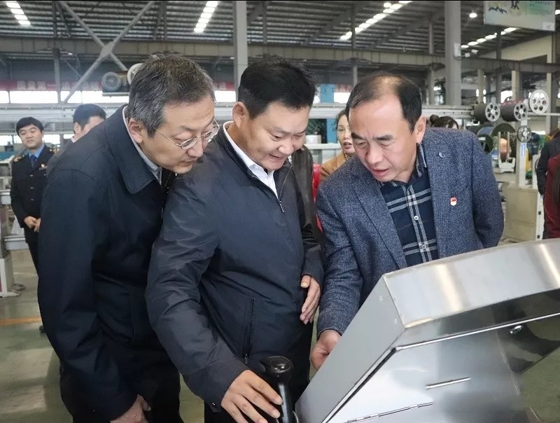 四川省知识产权党员专家服务团走进尚纬股份.jpg